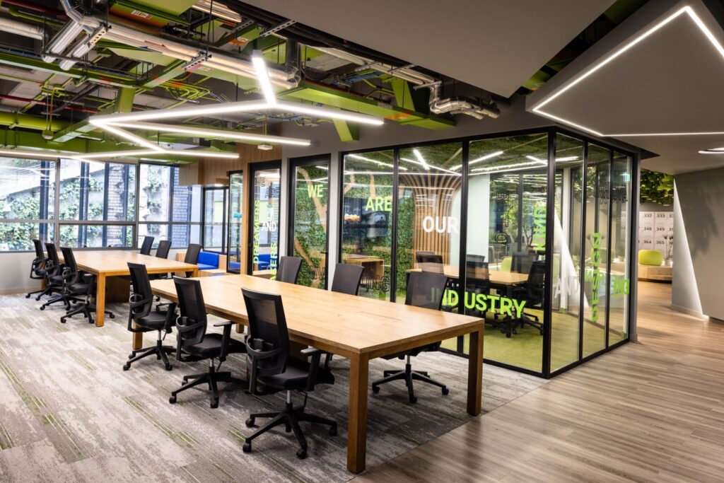 Iluminación Oficinas Globant Medellín 02